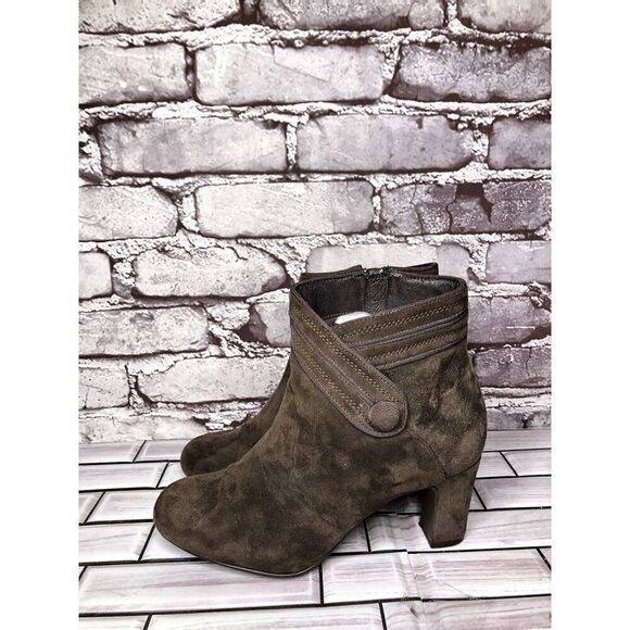 Clarks Active Brown Suede Leather Side Zip Heel Booties Boots Women Sz 6M US/37 - Picture 8 of 16